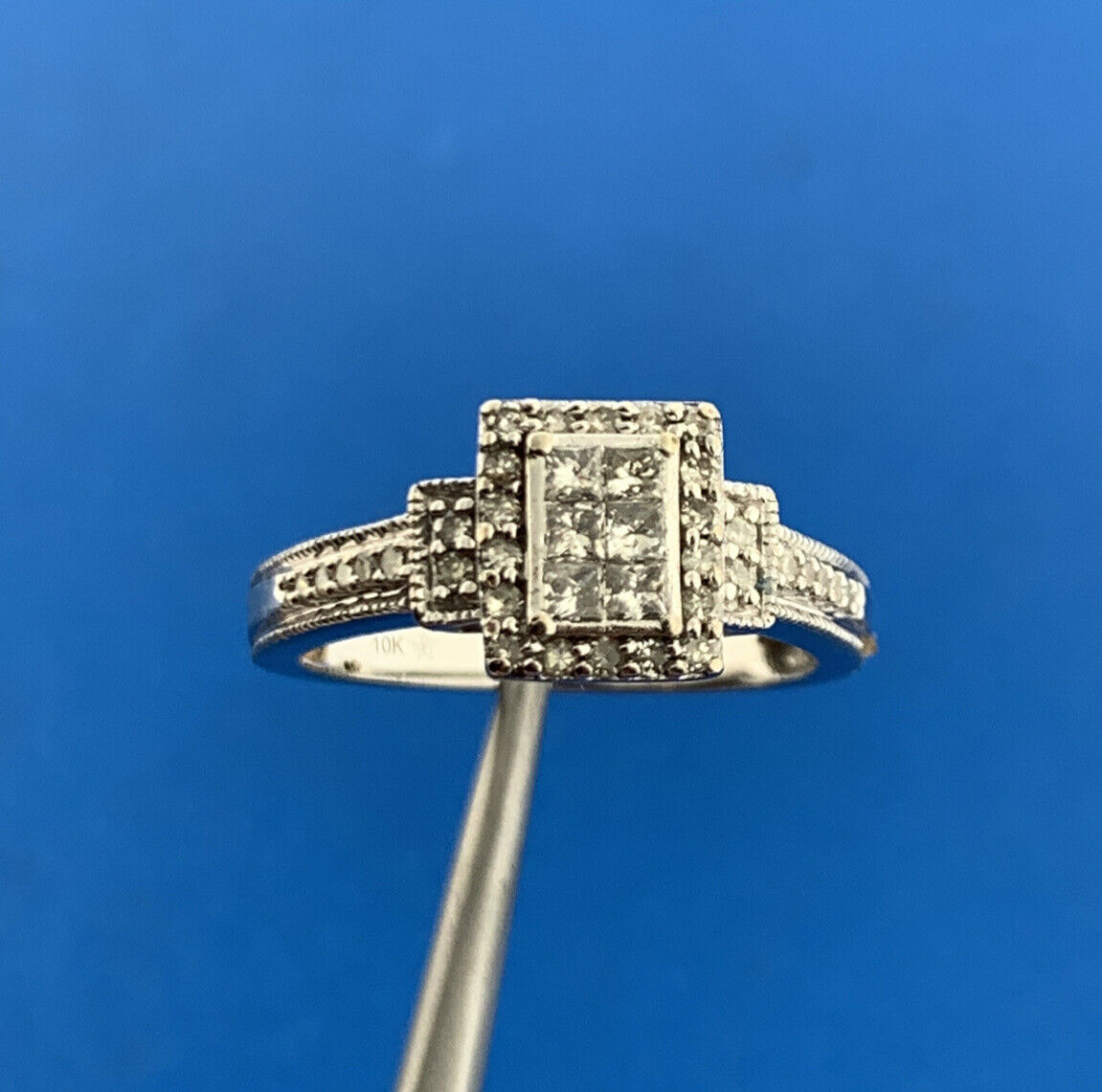 Gorgeous 10k White Gold Princess Diamond Round Accent Engagement Ring Size 6.75