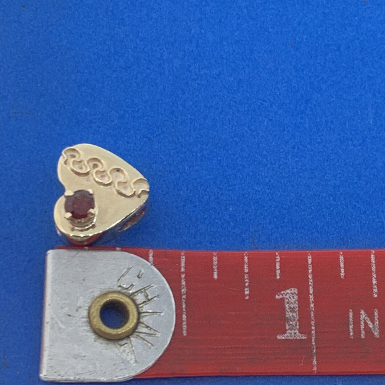 Vintage 10K Yellow Gold Round Garnet Textured Heart Bracelet Charm