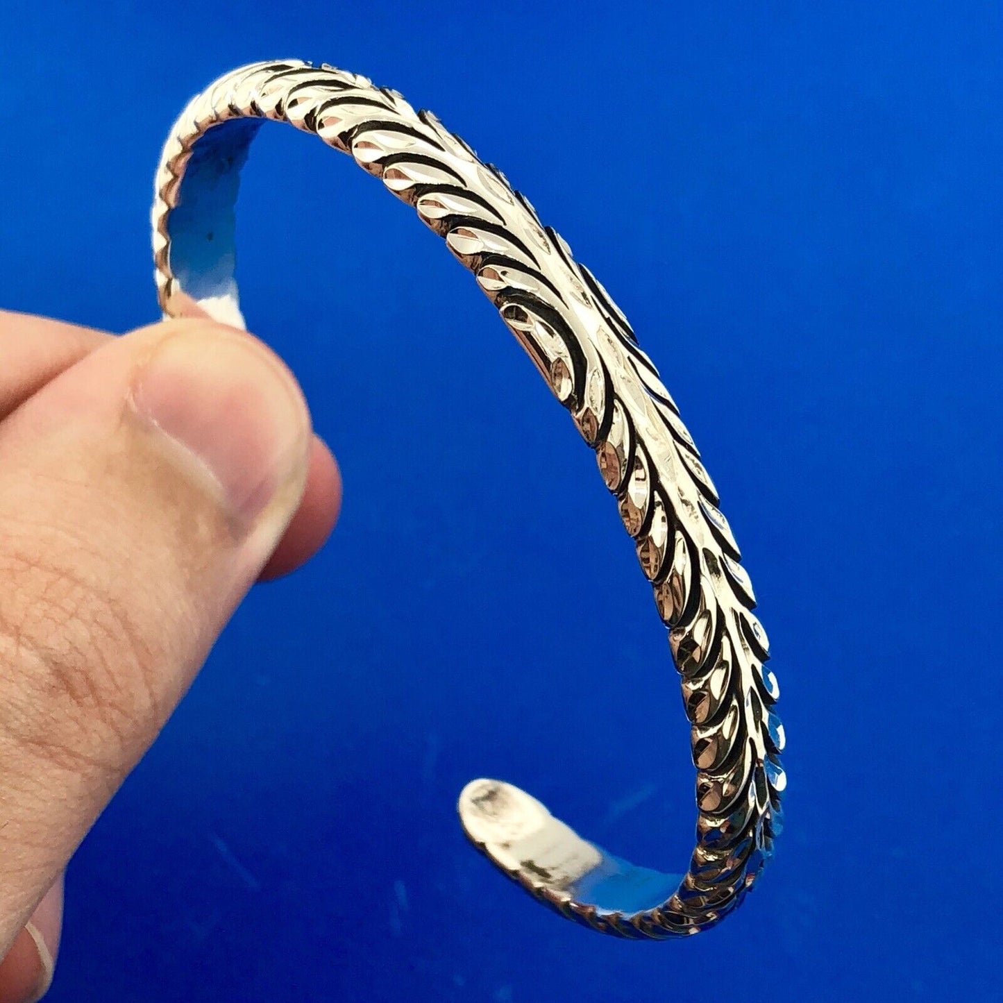 Native American Marked 925 Sterling Silver Diamond Etched Feather Cuff Bracelet