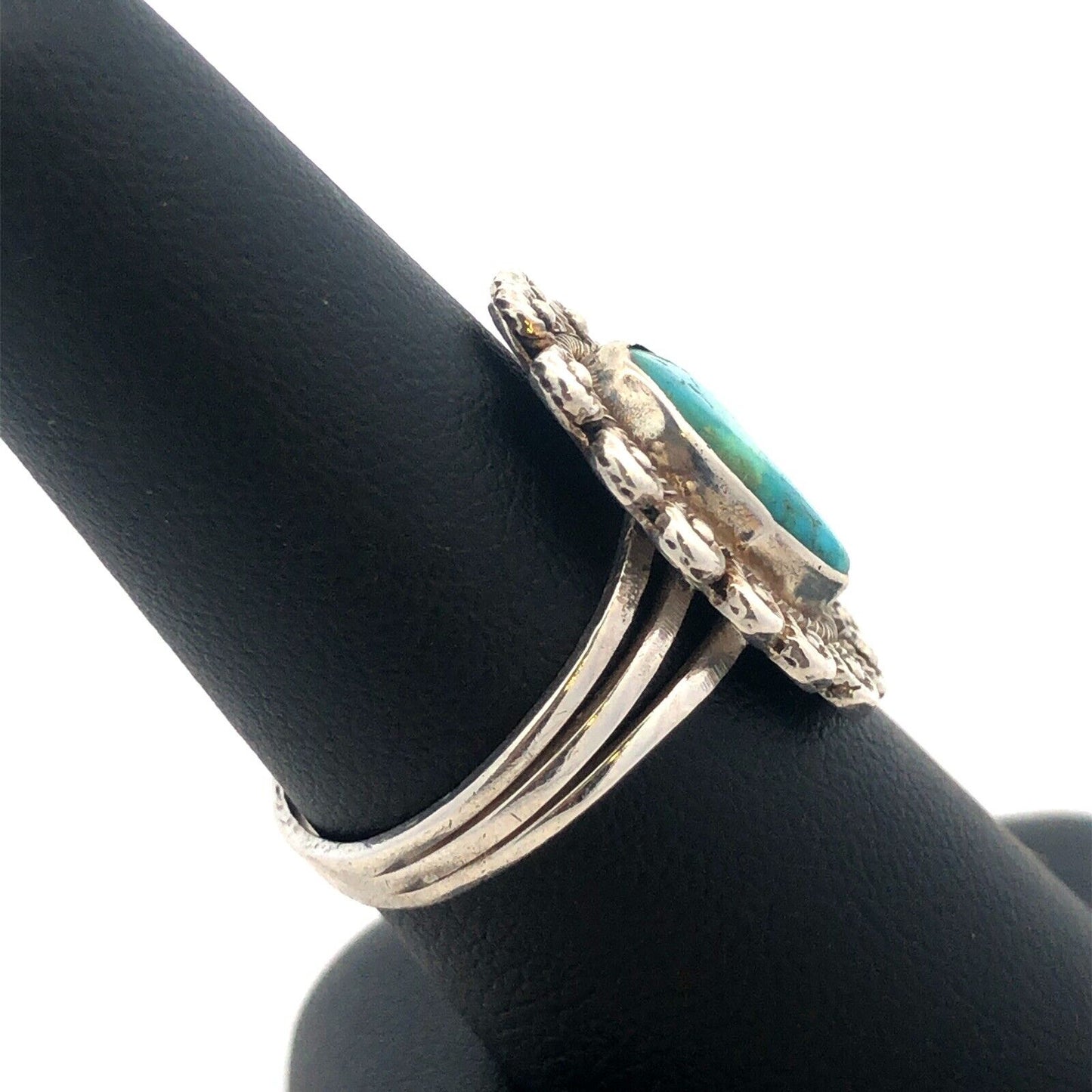 Vintage Native American Unsigned Sterling Silver Oval Turquoise Floral Bead Ring
