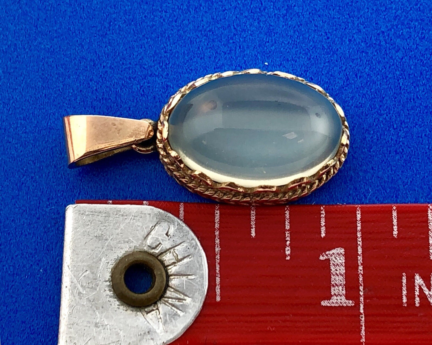 Vintage Art Deco 14K Yellow Gold Gray Green Quartz Cabochon Oval Charm Pendant
