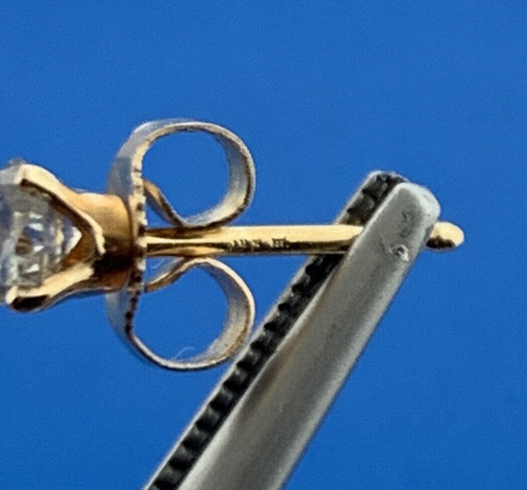 Elegant 14K Yellow Gold Round Diamond Classic Stud Earrings