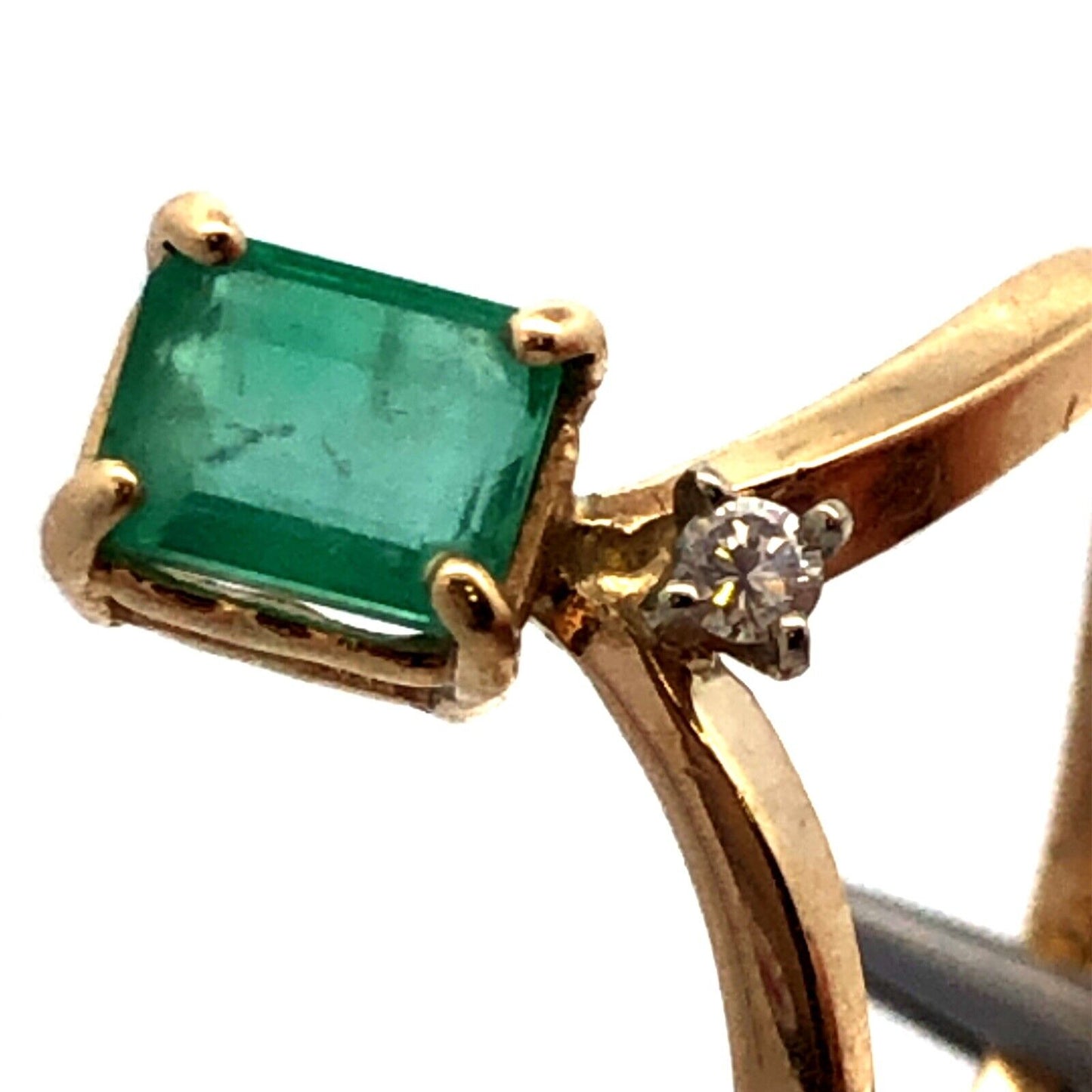 Estate 14K Yellow Gold Green Emerald Diamond Accent Modernist V Ring