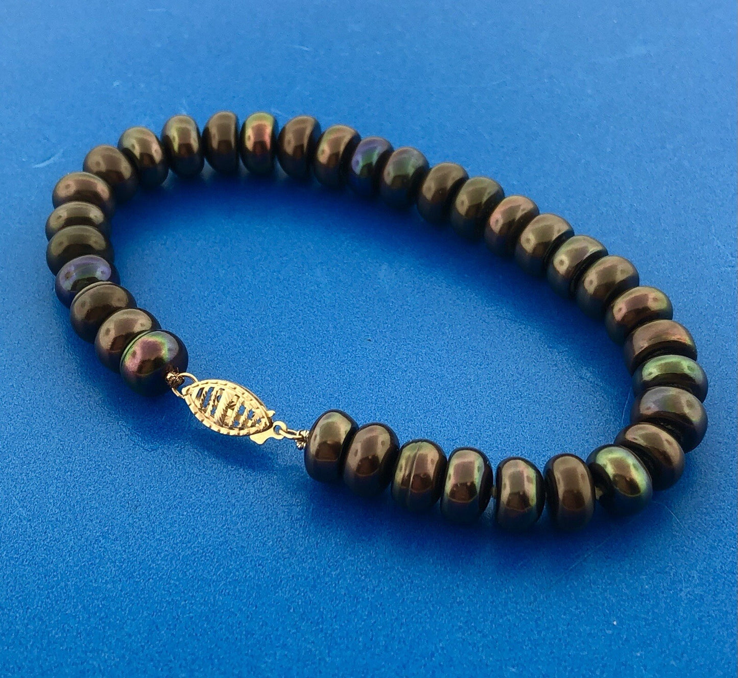 10k Yellow Gold Black Button Pearl Bracelet 8"