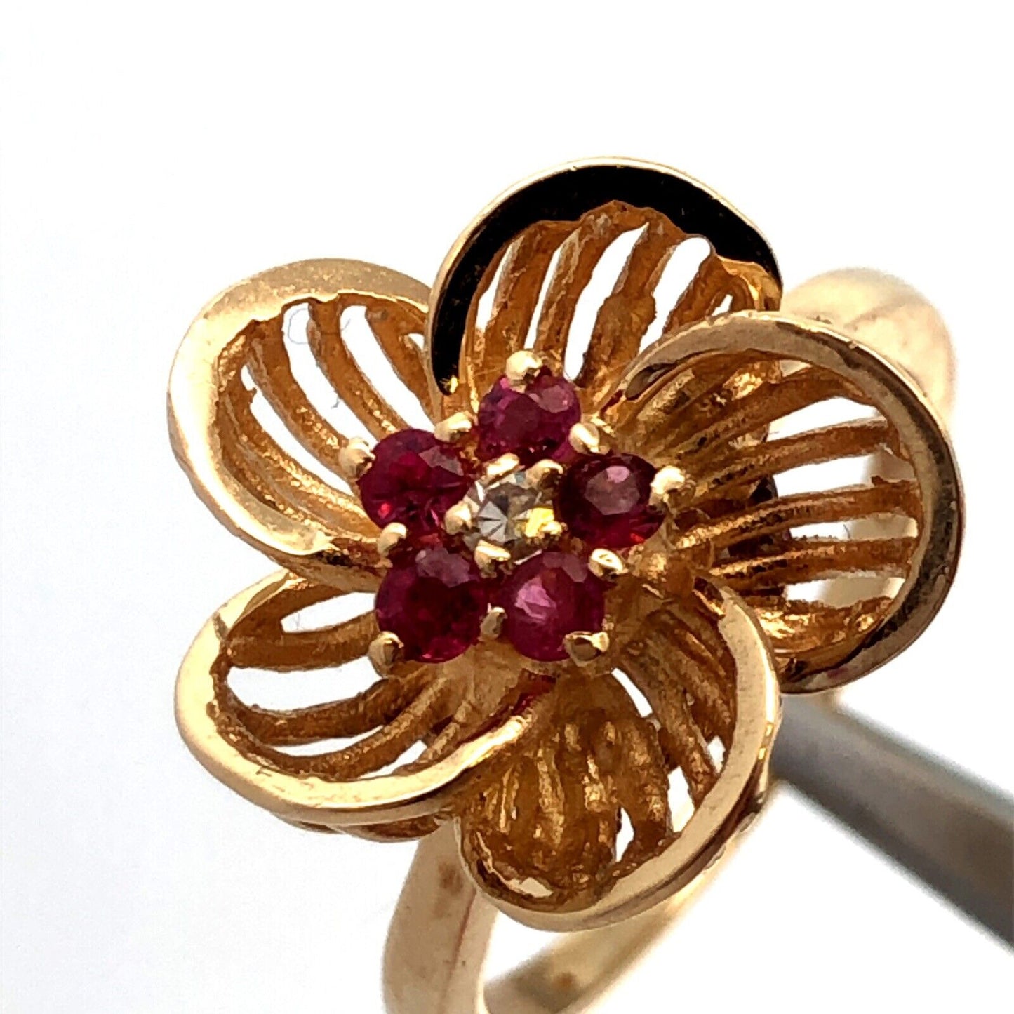 Designer 14K Yellow Gold Round Ruby Diamond Flower Daisy Cocktail Ring