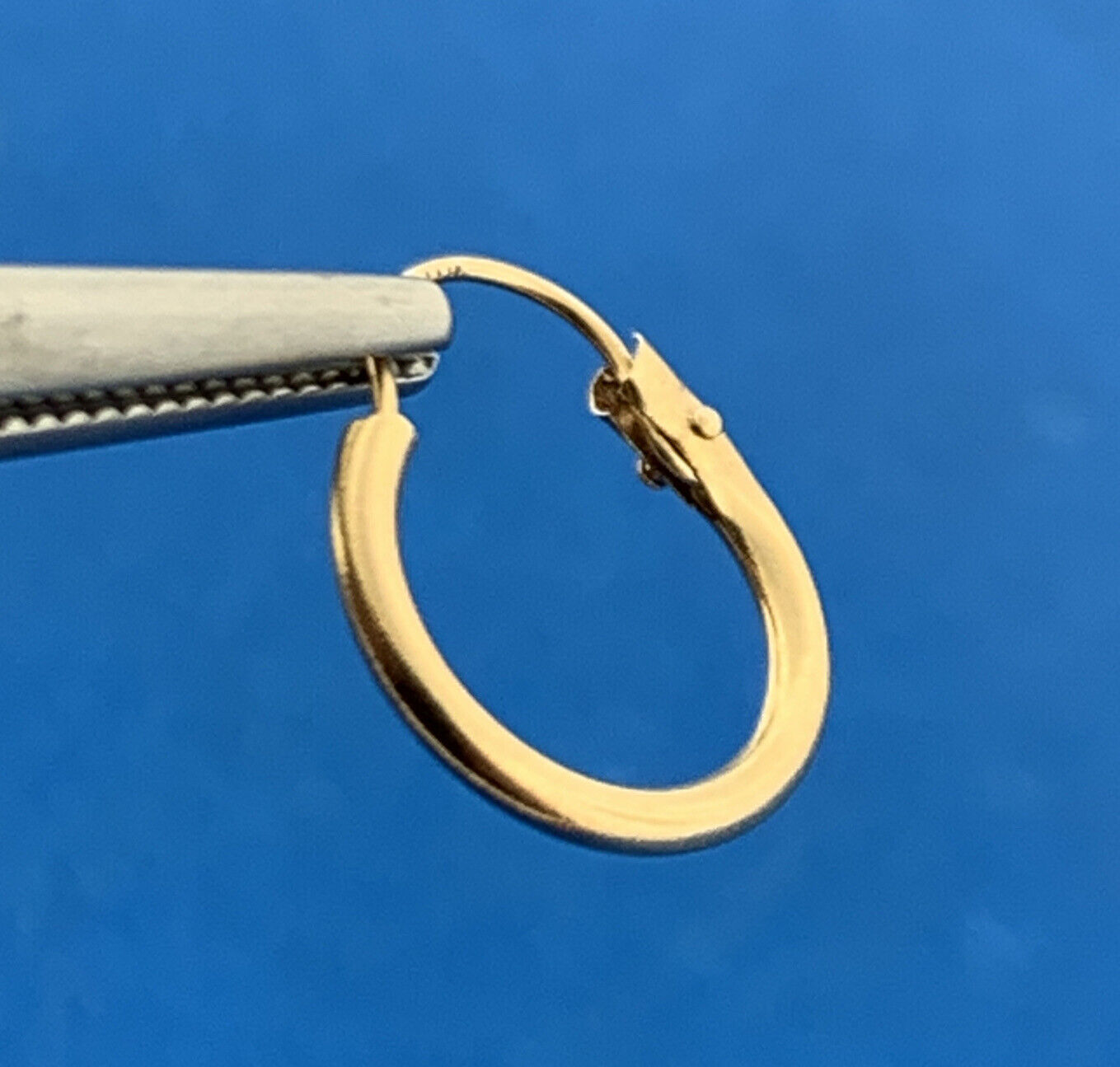 Chic 14K Yellow Gold Polished Huggy Huggie Hoop Earrings