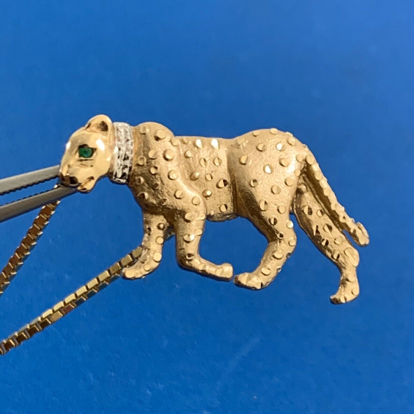 Custom 14K Yellow Gold Emerald Eye Spotted Leopard Pendant Necklace