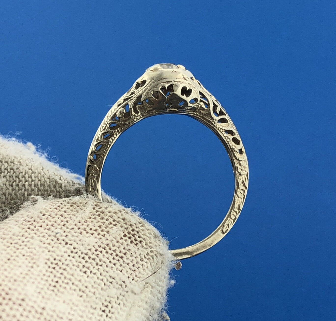 Gorgeous 14k White Gold Sparkling CZ Openwork Filigree Ring Size 5.75