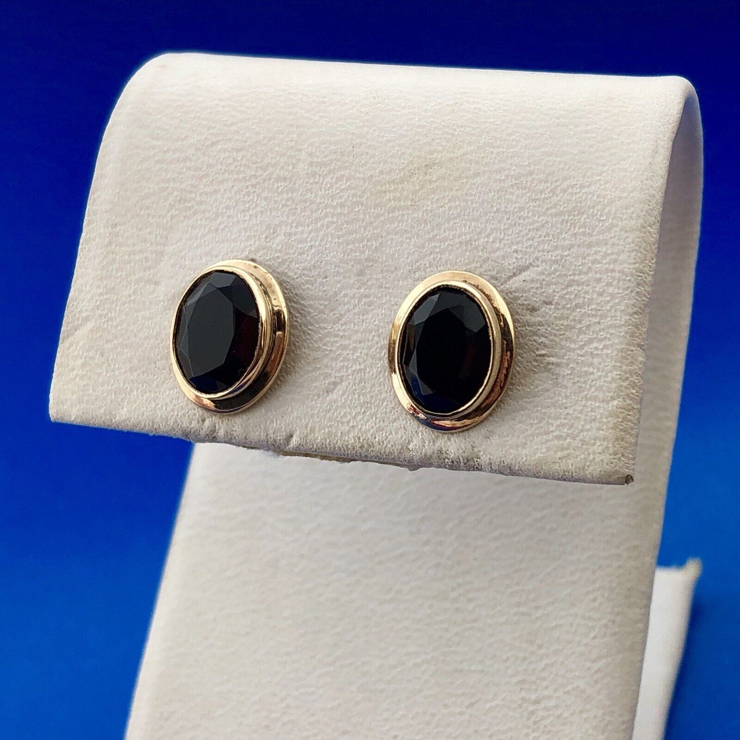 Estate 10K Yellow Gold Oval Garnet January Anniversary Occasion Stud Earrings