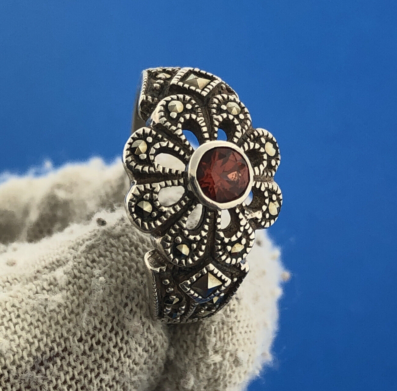 Estate 925 Sterling Silver Garnet Marcasite Flower January Birthstone Ring