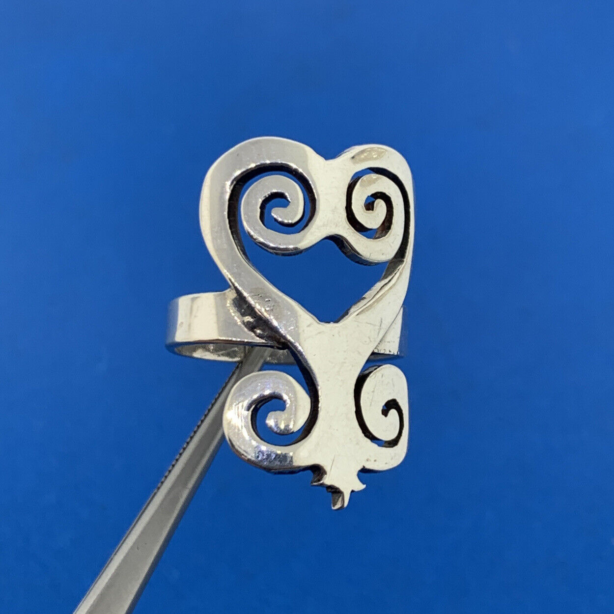 Vintage Abstract Modernist Artisan 925 Sterling Silver Heart Statement Ring