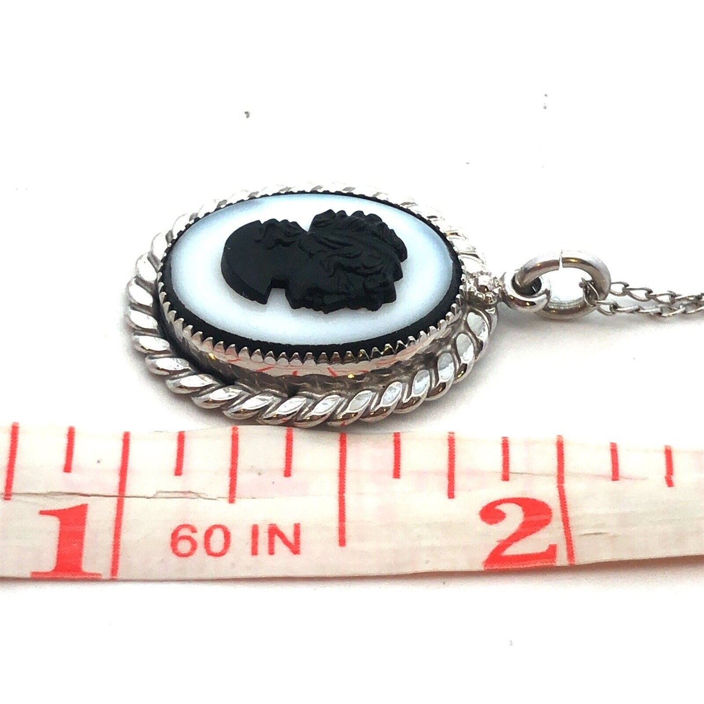 925 Sterling Silver Black White Oval Cameo Pendant Chain Necklace