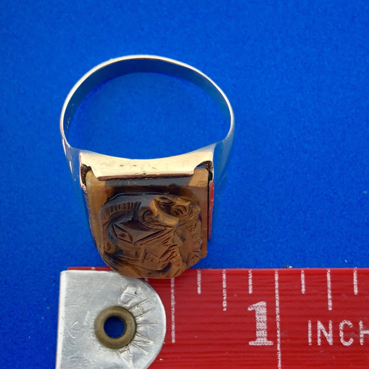 Vintage Men's 10K Yellow Gold Carved Intaglio Tiger's Eye Roman Textured Ring