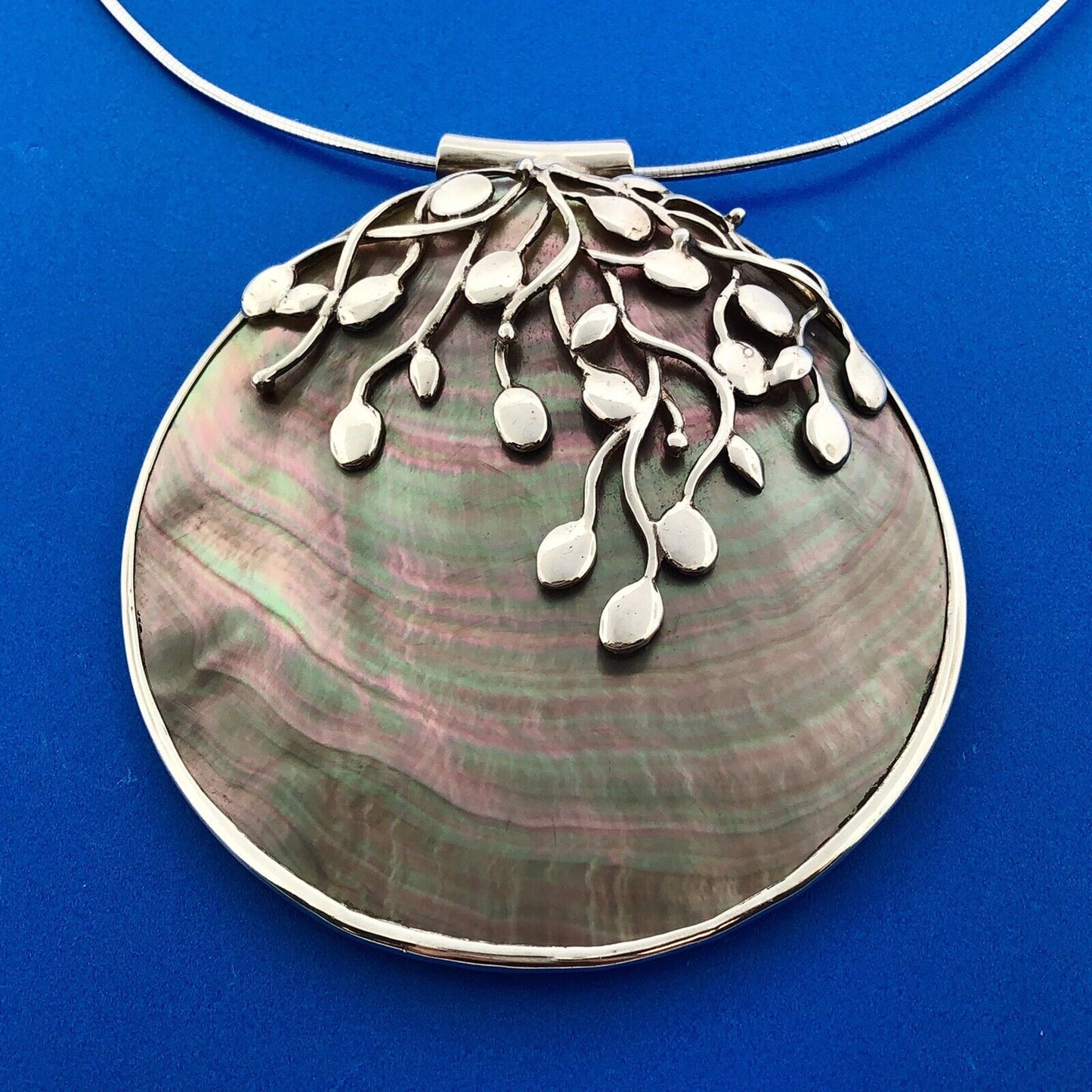 Designer Viktoria Hayman Sterling Silver 925 Round Mother of Pearl 18" Necklace