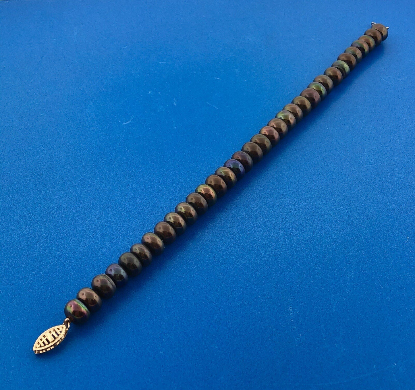 10k Yellow Gold Black Button Pearl Bracelet 8"