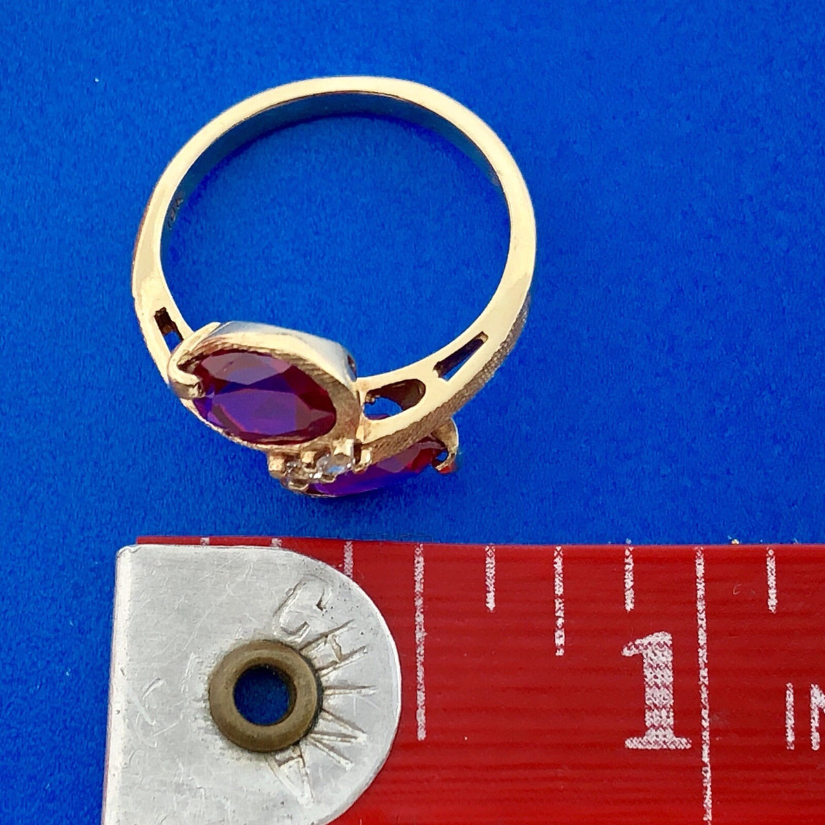 Art Deco 18k Yellow Gold Oval Ruby Duo Diamond Accent Free Form Cocktail Ring