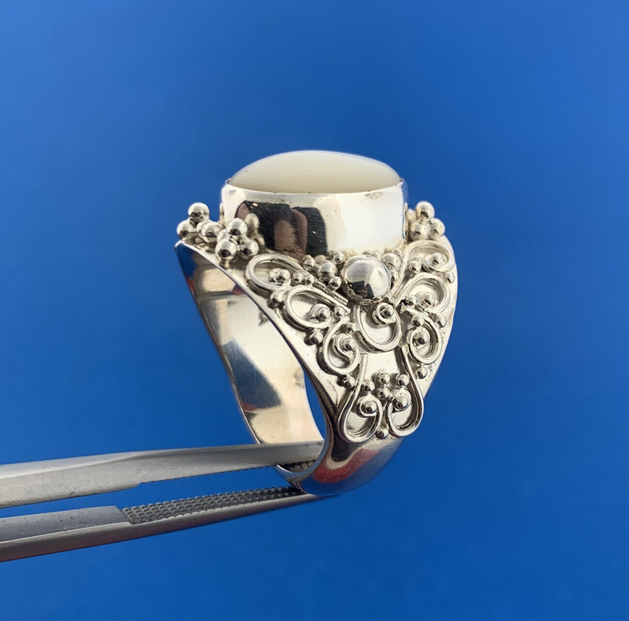 Designer BA Suarti 925 Sterling Silver Mother Of Pearl Oval Cabochon Scroll Ring