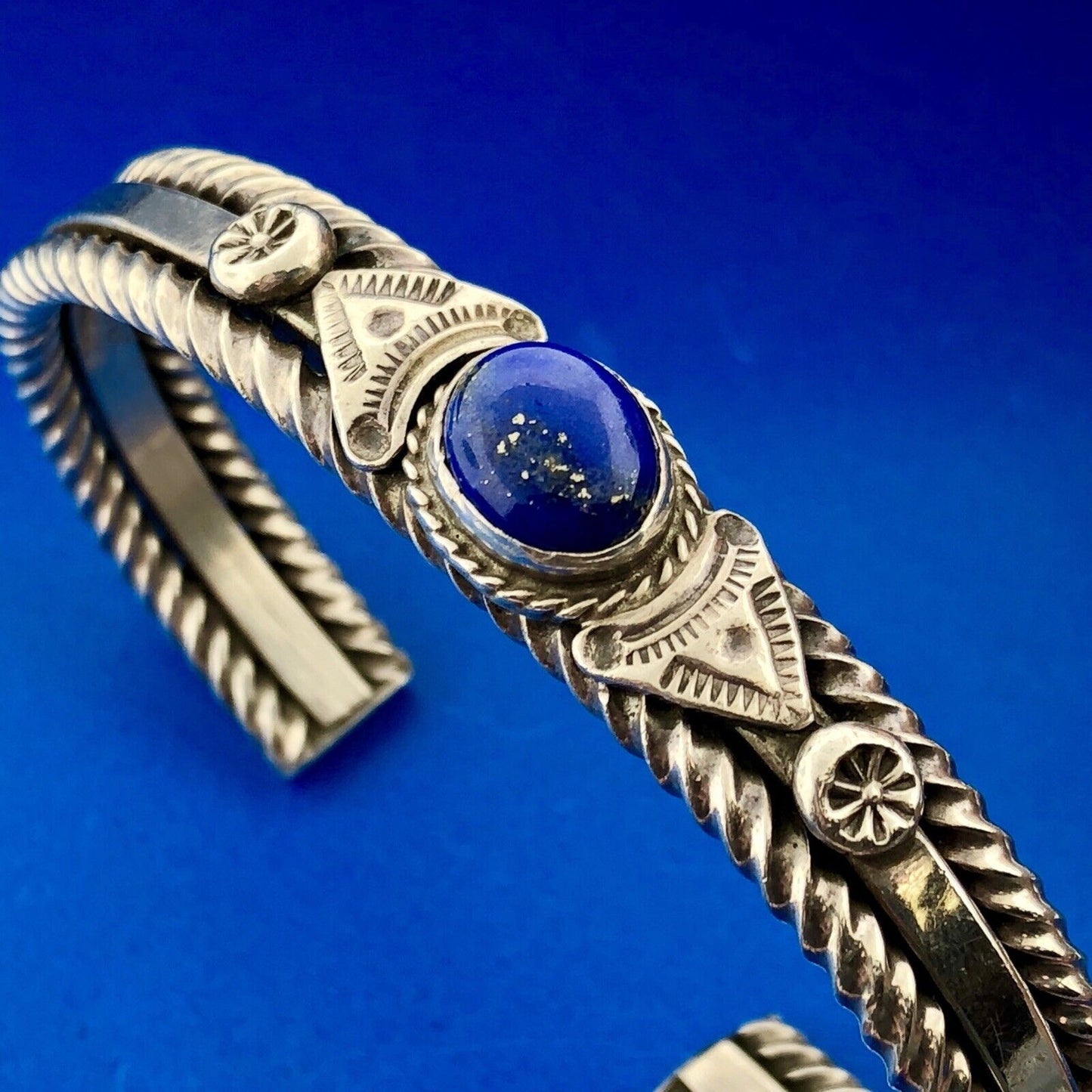 Exquisite Native American Artisan 925 Sterling Silver Lapis Lazuli Cuff Bracelet