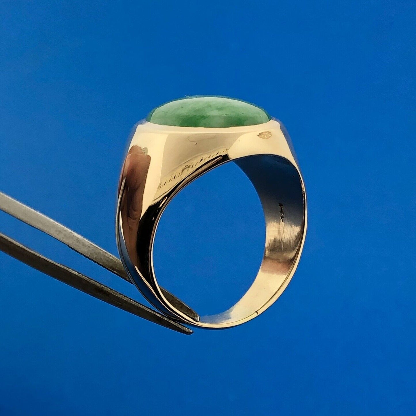Vintage 14K Yellow Gold Unisex Oval Jade Jadeite Cabochon Statement Dome Ring