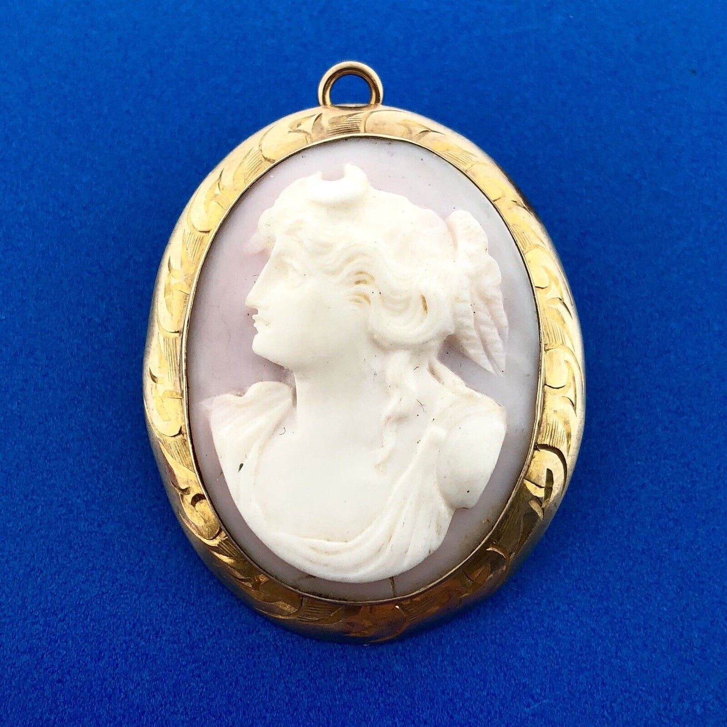 Victorian 10K Yellow Gold Pink Cameo Left Etched Frame Statement Brooch Pendant