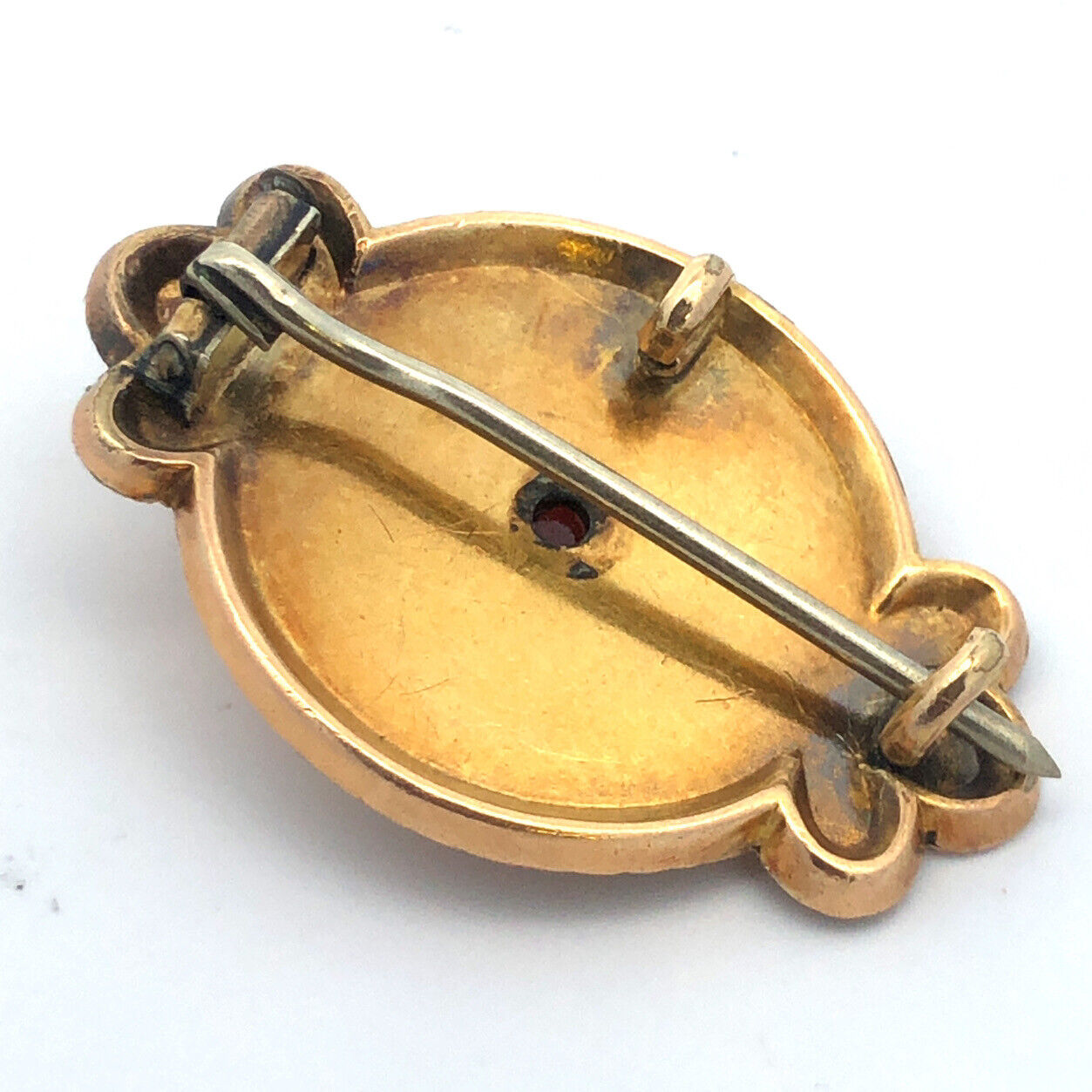 Victorian Art Deco 14K Yellow Gold Garnet Cabochon Engraved Brooch Pendant Pin