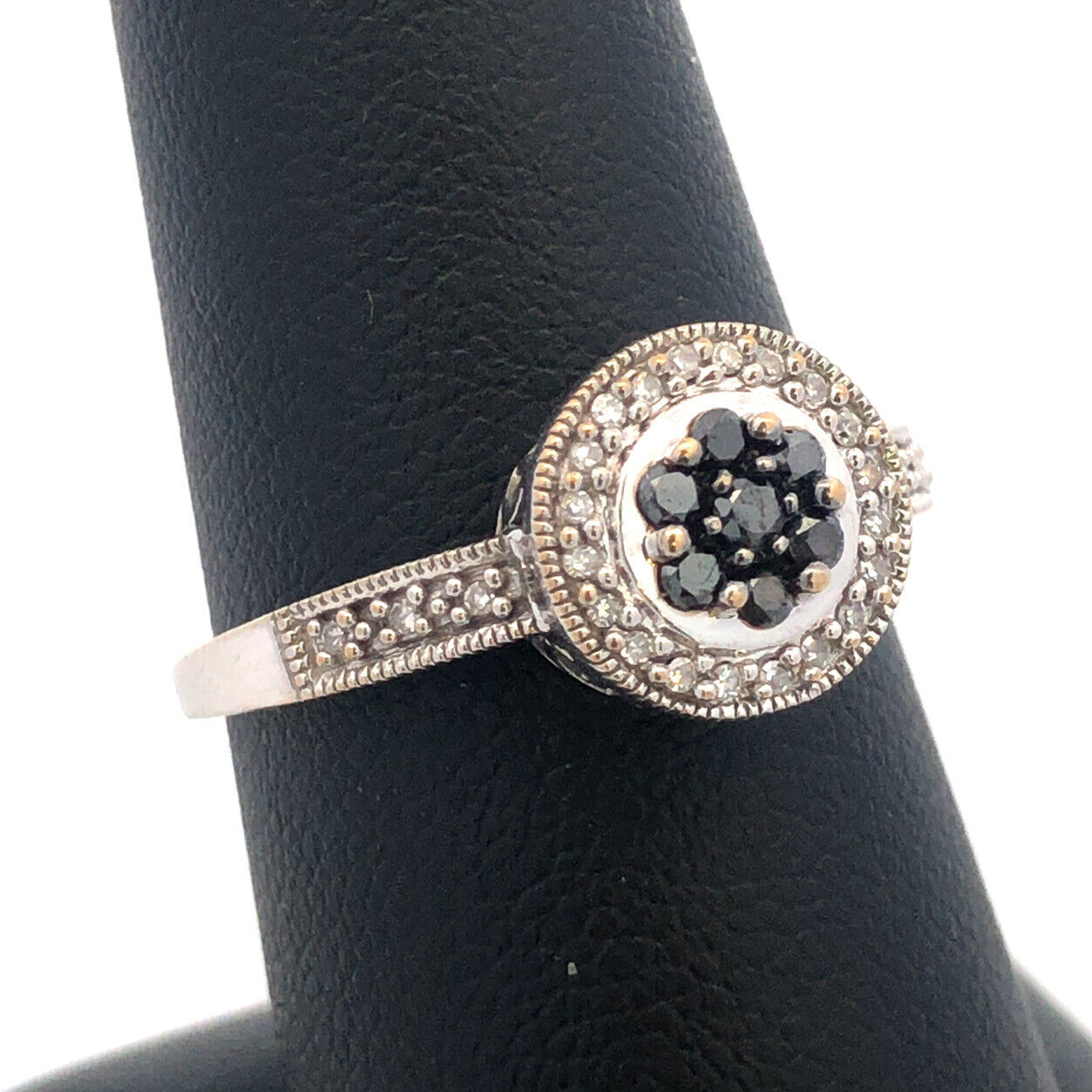 Gorgeous 10k White Gold Black Diamond Cluster White Diamond Accent Ring Size 8