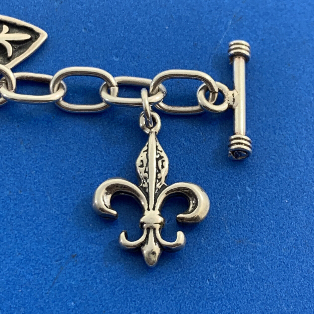 Designer 925 Sterling Silver Five Fleur De Lis Charm Oval Link Toggle Bracelet
