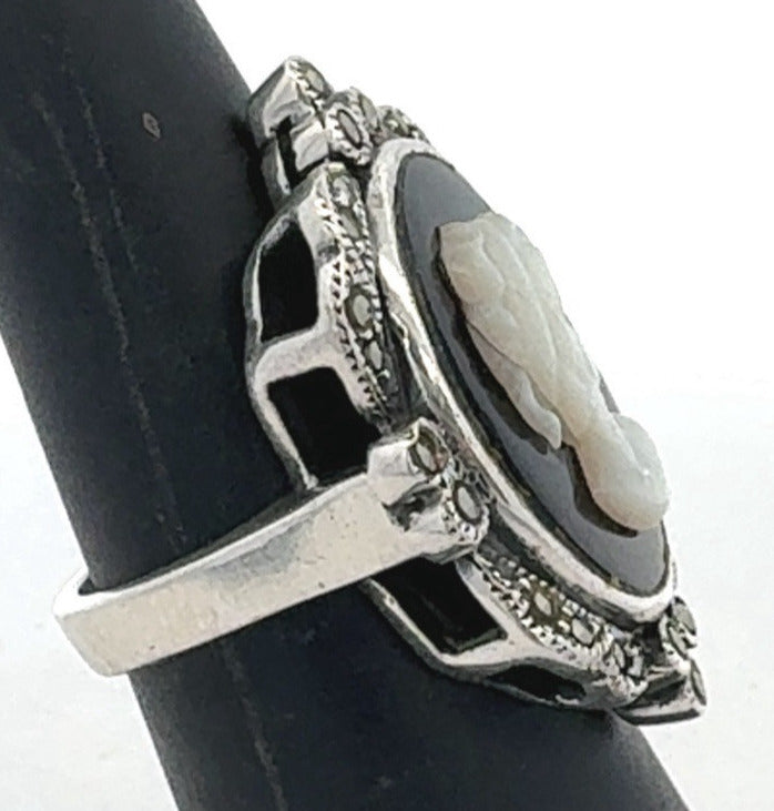 Designer TH Sterling Silver Oval Black Onyx Carved Mother of Pearl Cameo Ring
