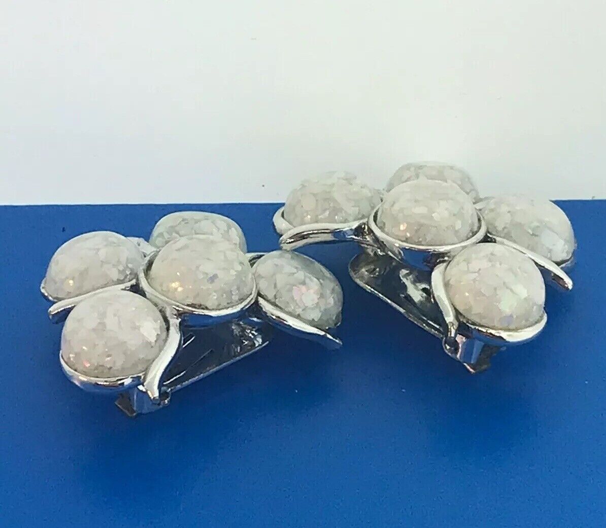 Selro Selini Silver Tone White Confetti Lucite Cabochon Modernist Clip Earrings
