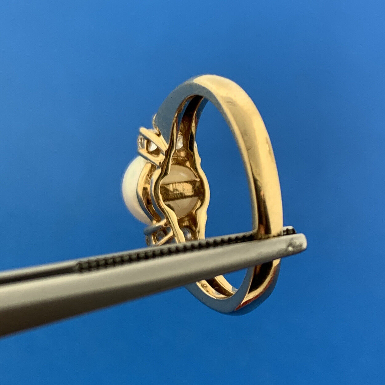 Designer 14k Yellow Gold White Pearl Round Cut Diamond Accent Ring Size 6.5
