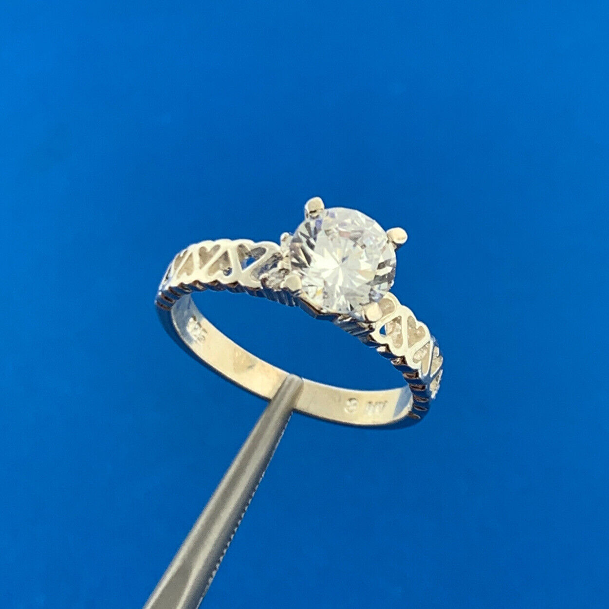 Designer AN Sterling Silver 925 Round Sparkling CZ Loving Heart Band Ring Size 8