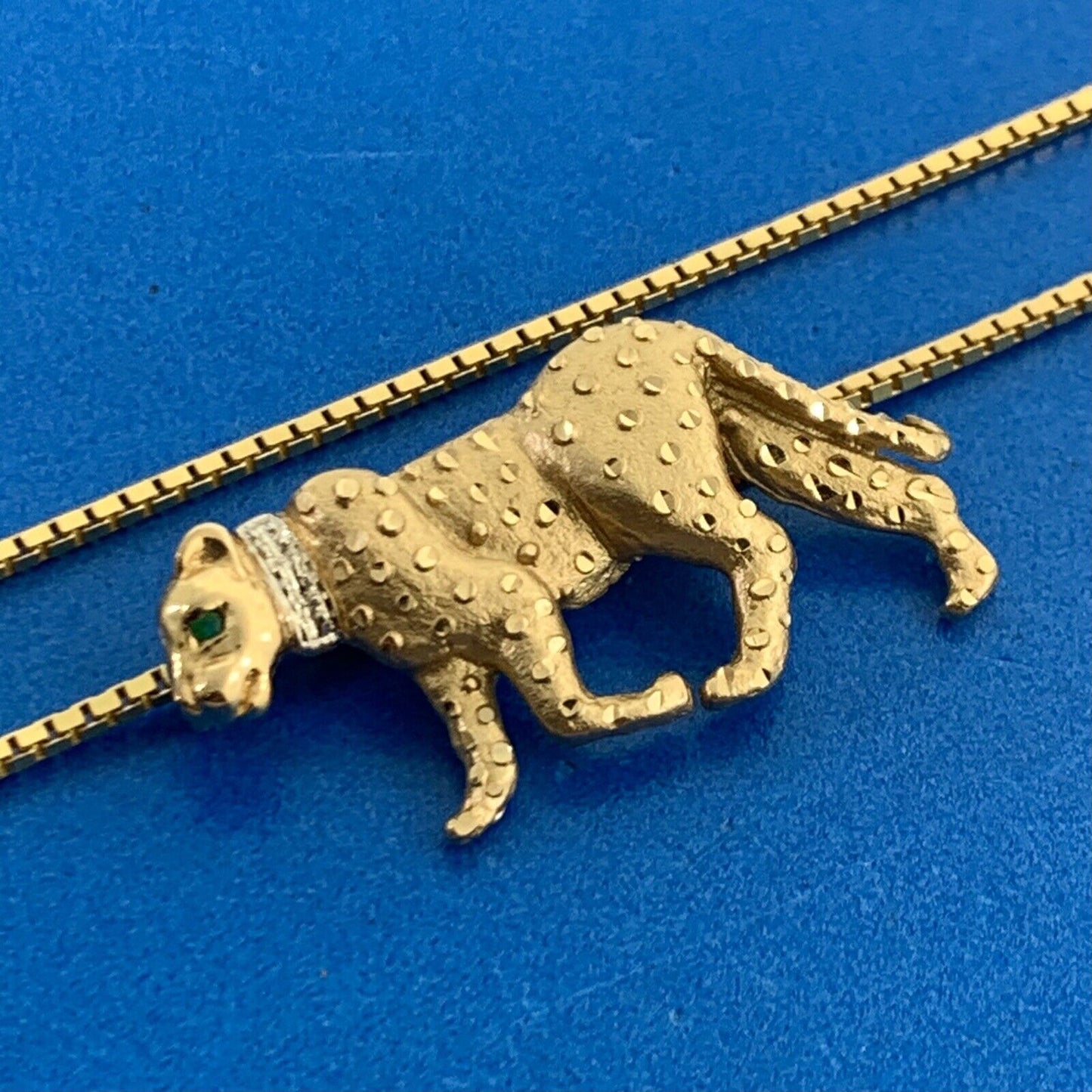 Custom 14K Yellow Gold Emerald Eye Spotted Leopard Pendant Necklace