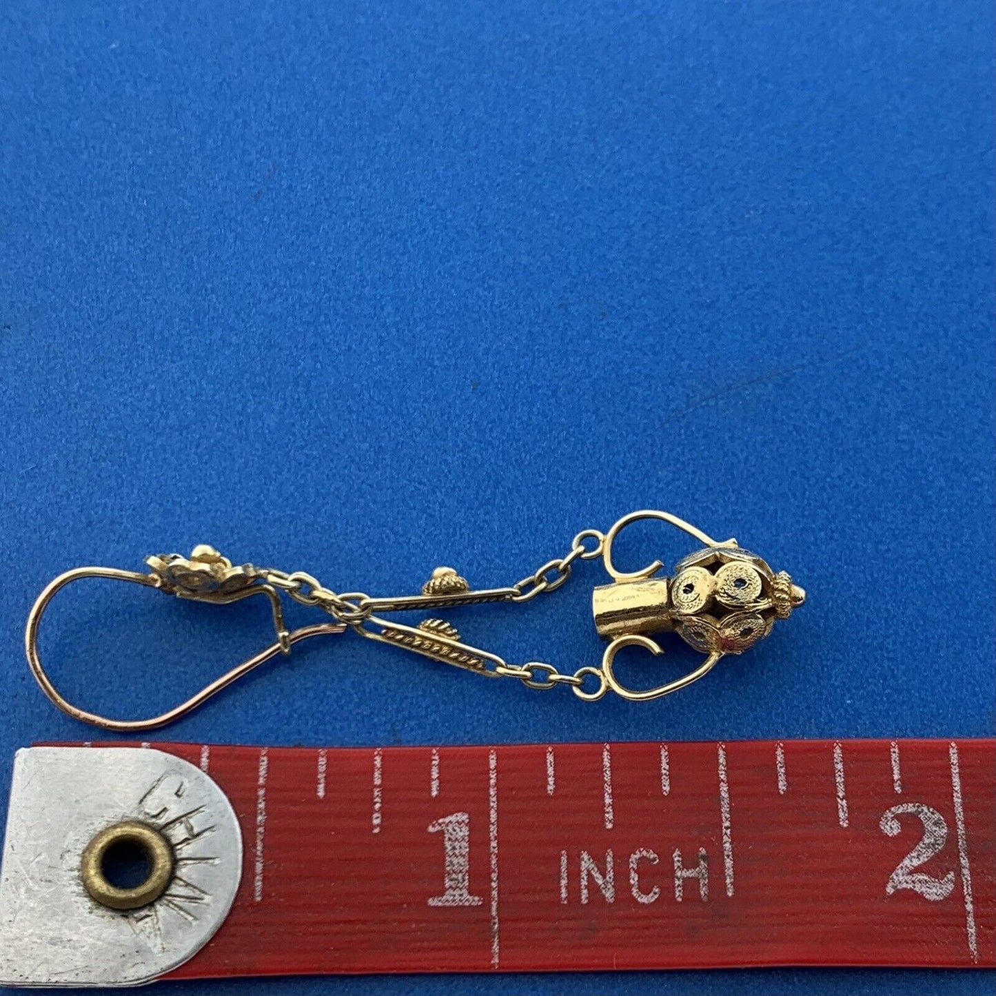 Vintage 14K Yellow Gold Open Scroll Urn Water Jug Balinese Dangle Drop Earrings