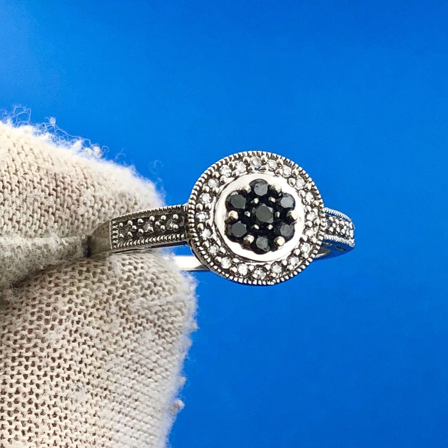 Gorgeous 10k White Gold Black Diamond Cluster White Diamond Accent Ring Size 8