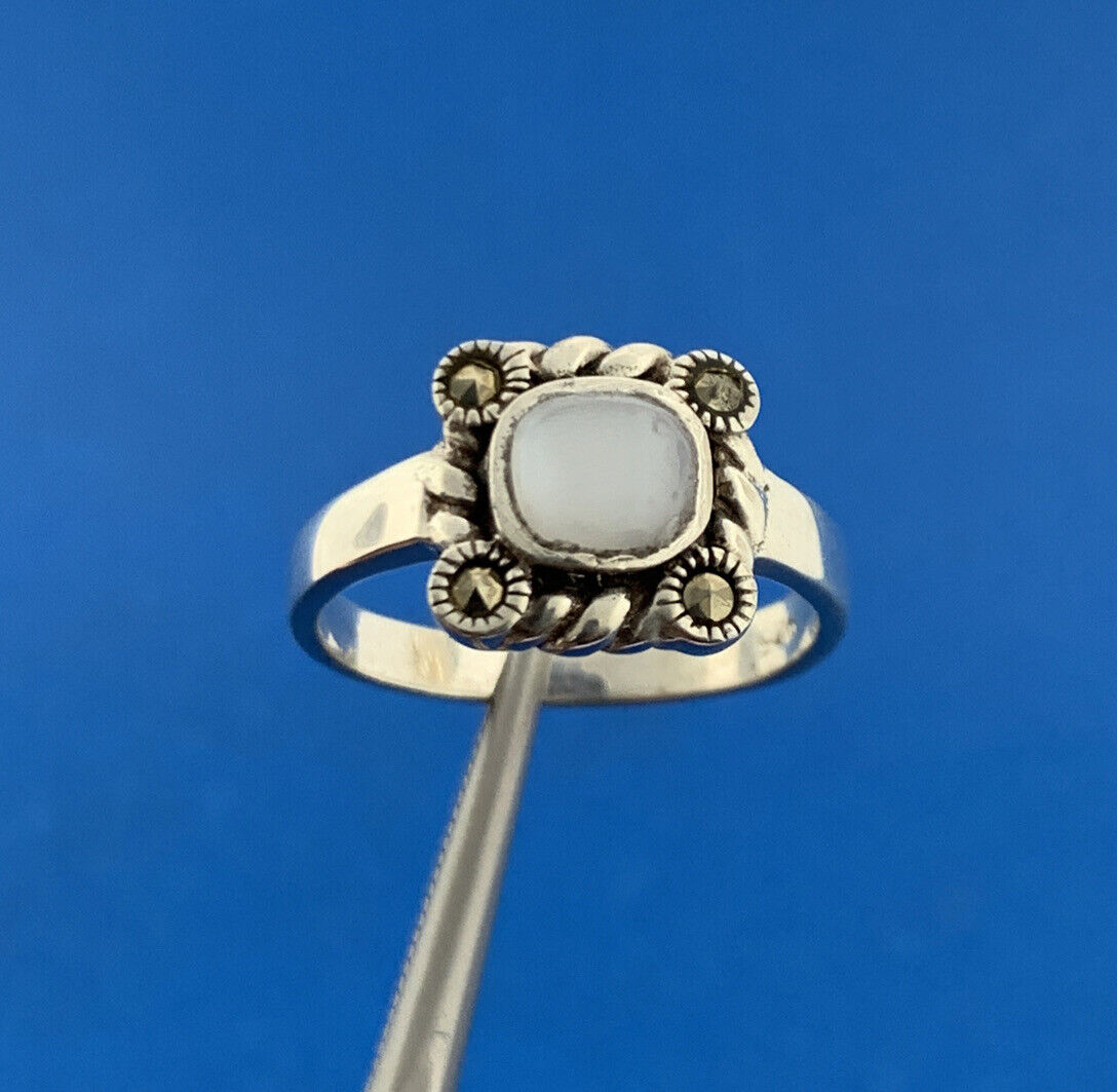 Stunning Sterling Silver 925 Cabochon Moonstone Marcasite Accent Ring Size 7