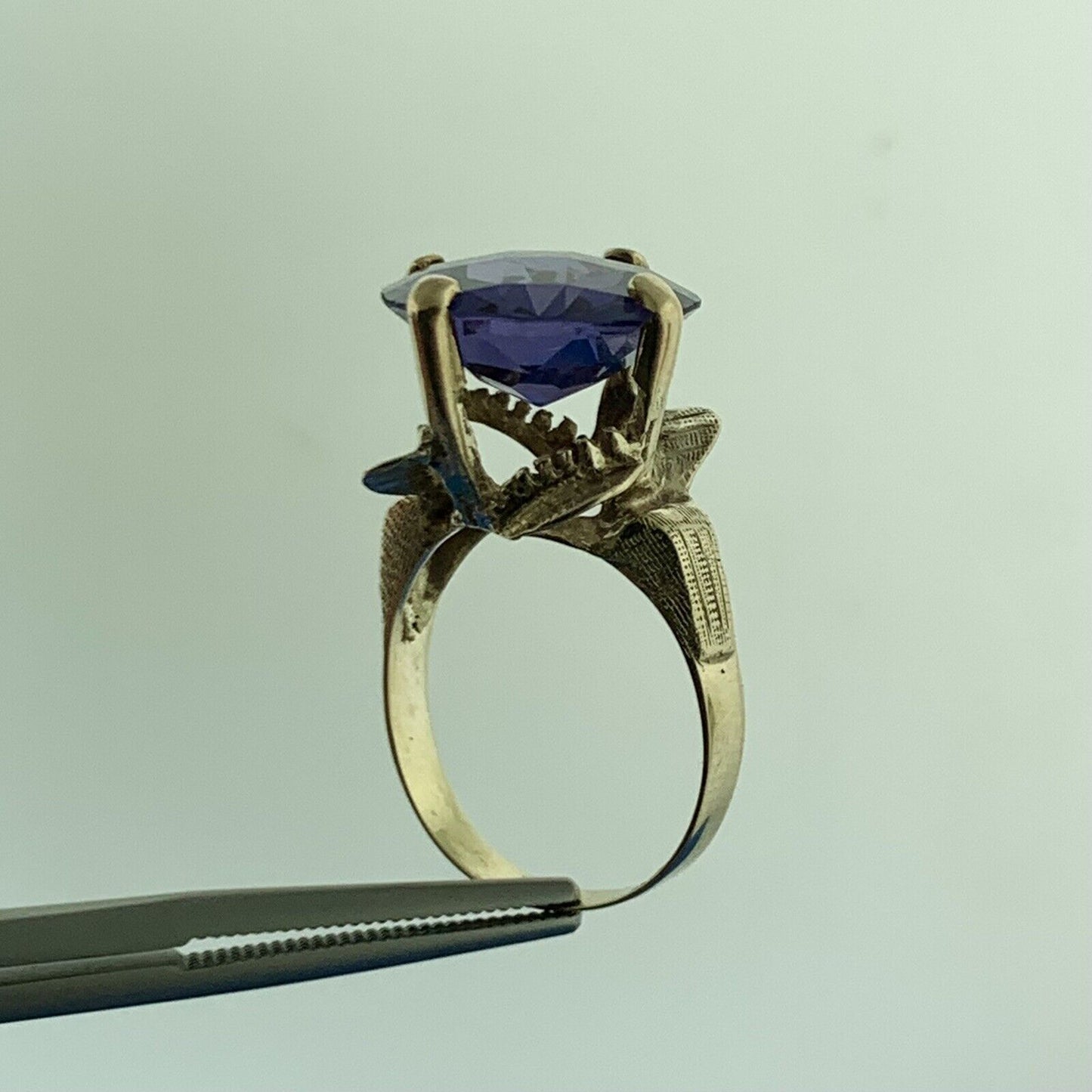 Vintage 14K Yellow Gold Round Cushion Purple Sapphire Solitaire Statement Ring