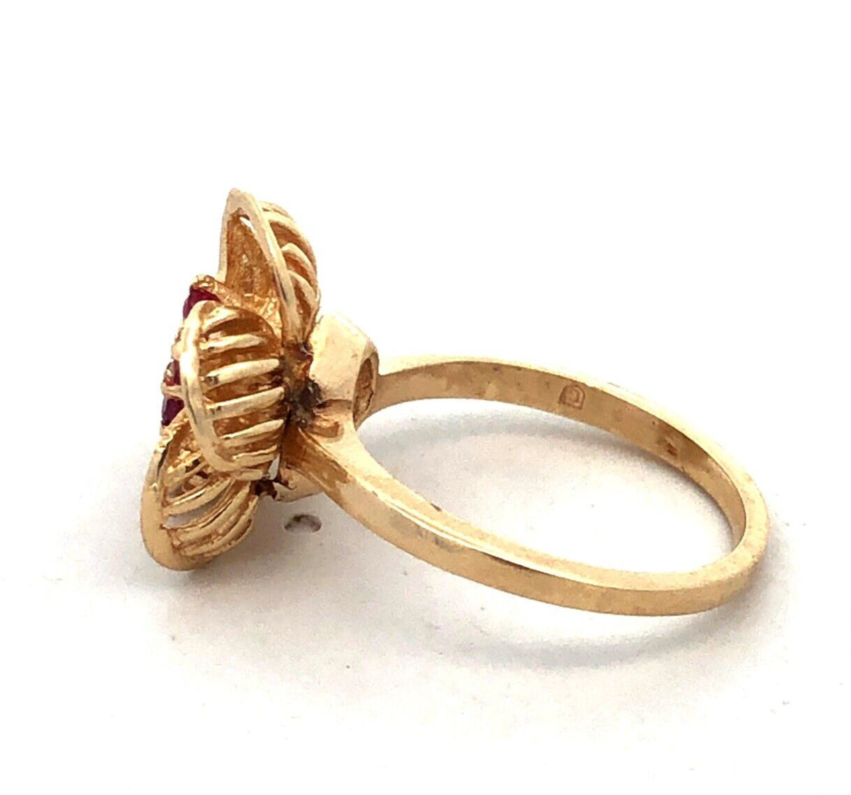 Designer 14K Yellow Gold Round Ruby Diamond Flower Daisy Cocktail Ring