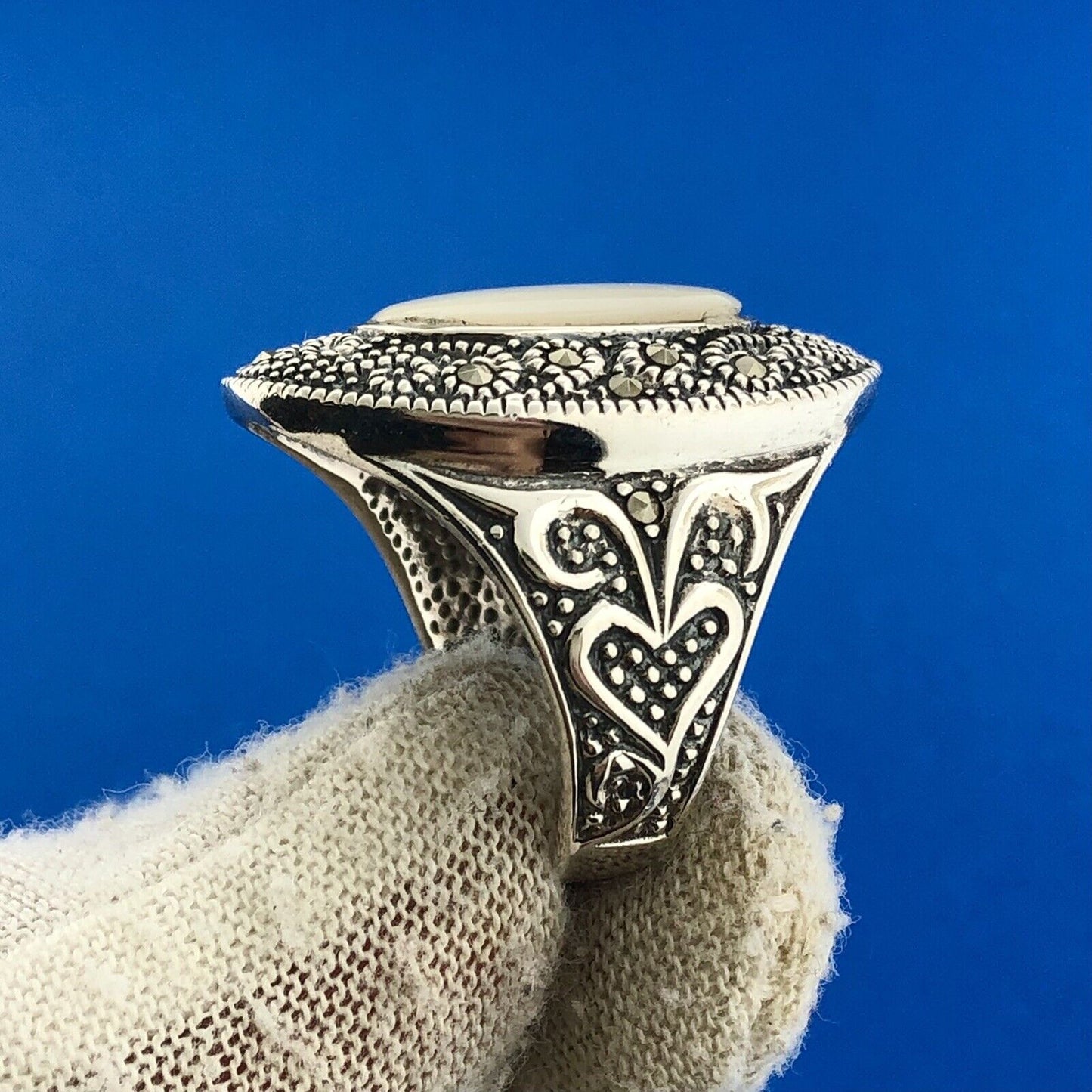 Stunning Sterling Silver 925 Mother of Pearl Marcasite Finger Ring Size 6.75