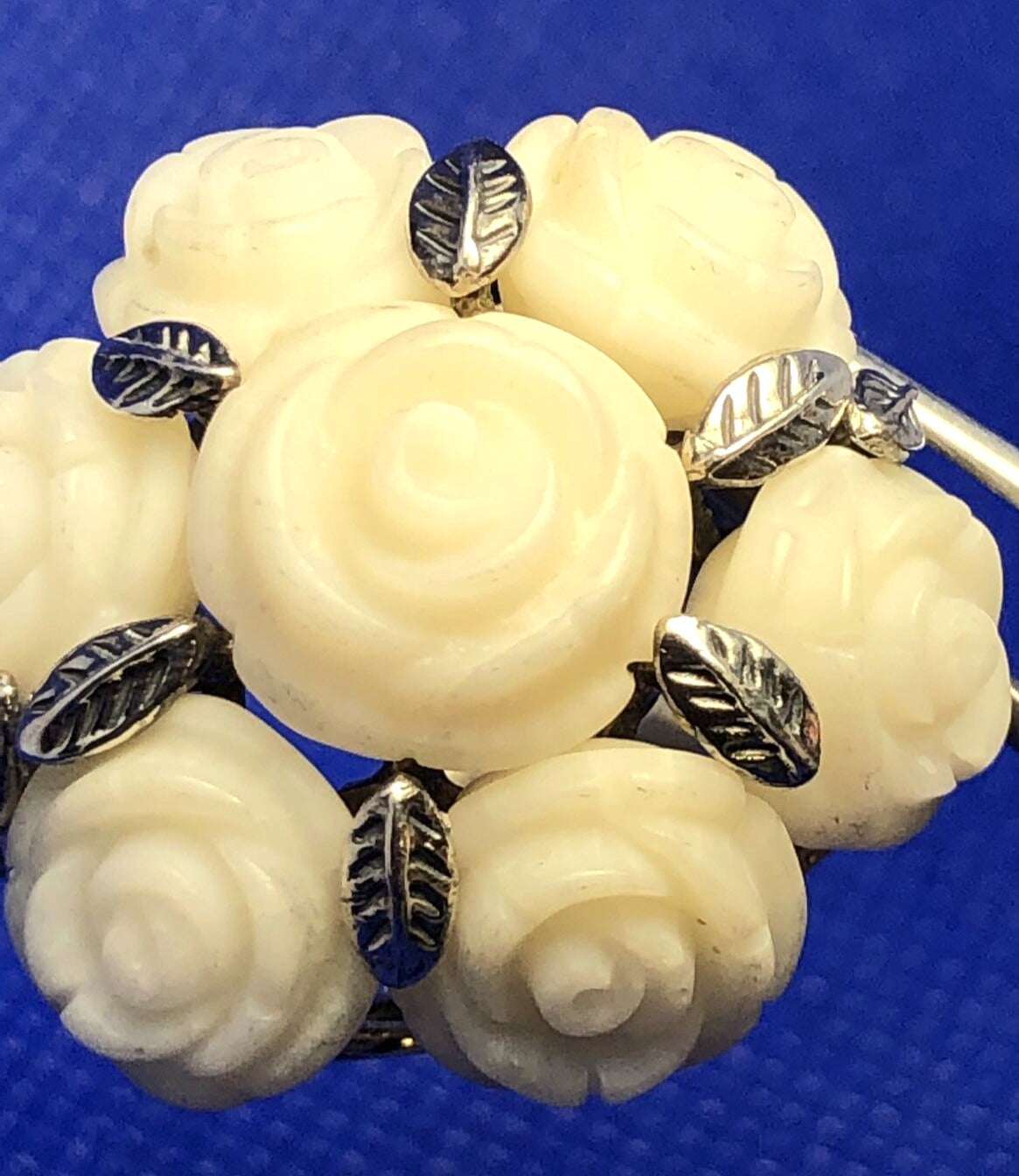 Designer SX 925 Sterling Silver Carved White Resin Rose Bouquet Cocktail Ring