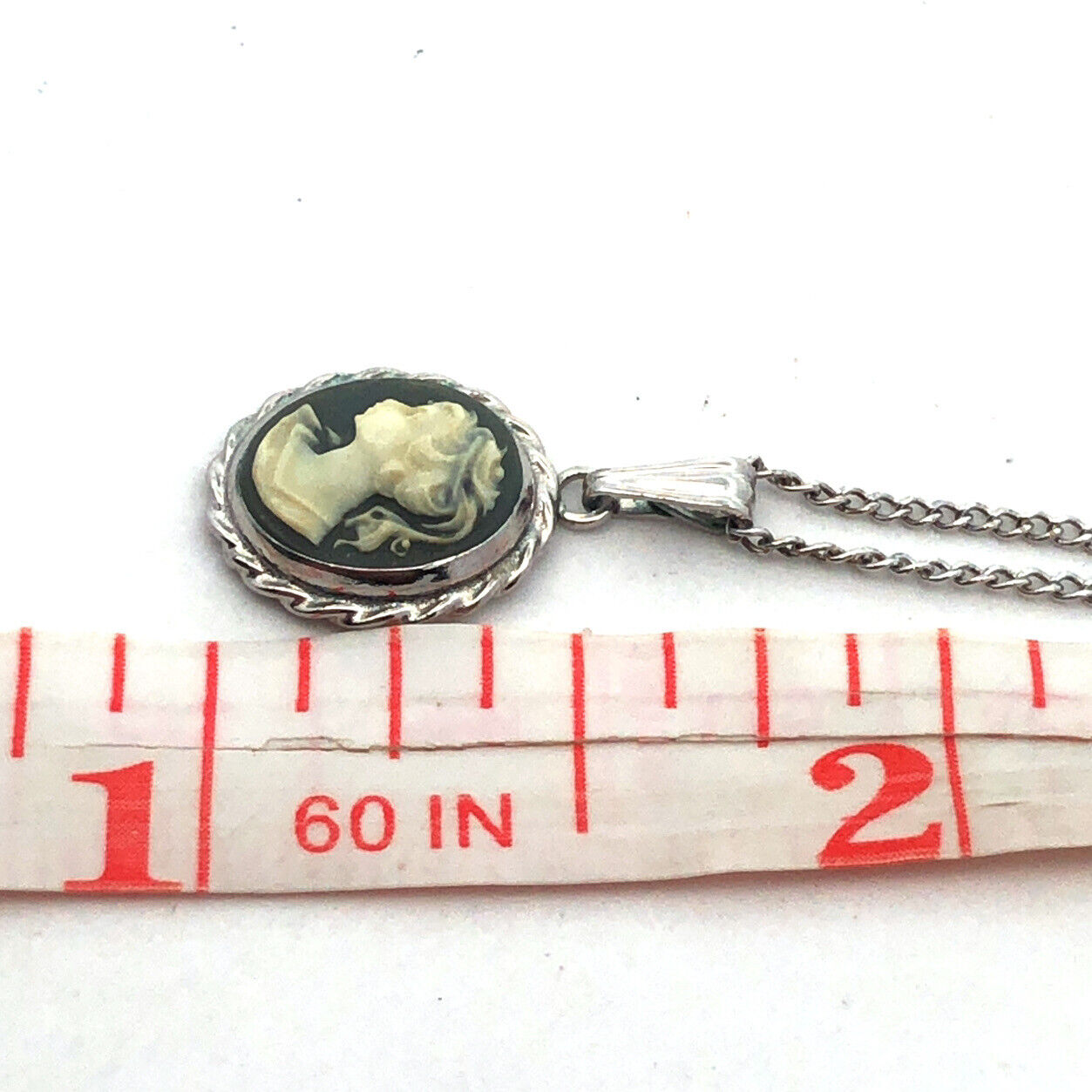 Vintage Designer CARLA 925 Sterling Silver Oval Grey Cameo Pendant Necklace