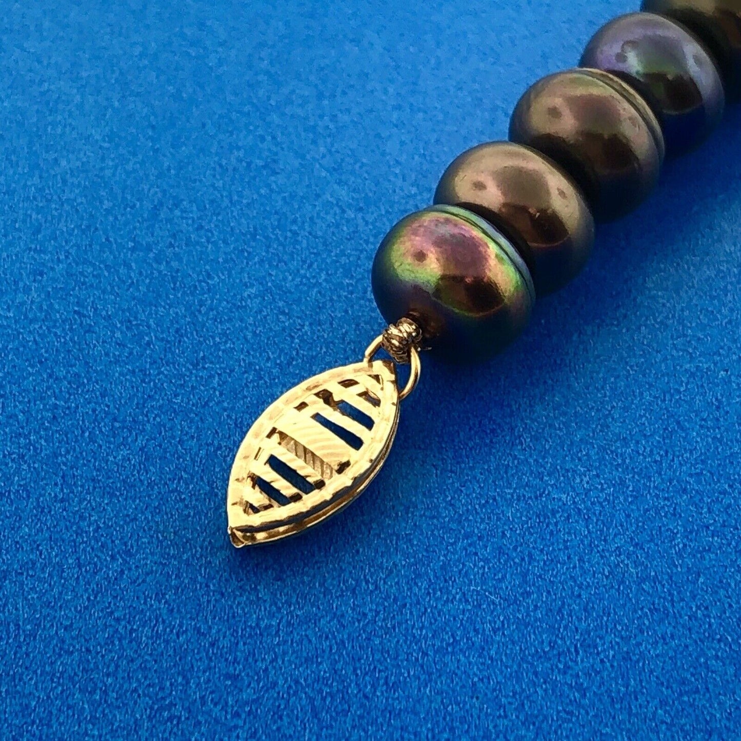 10k Yellow Gold Black Button Pearl Bracelet 8"