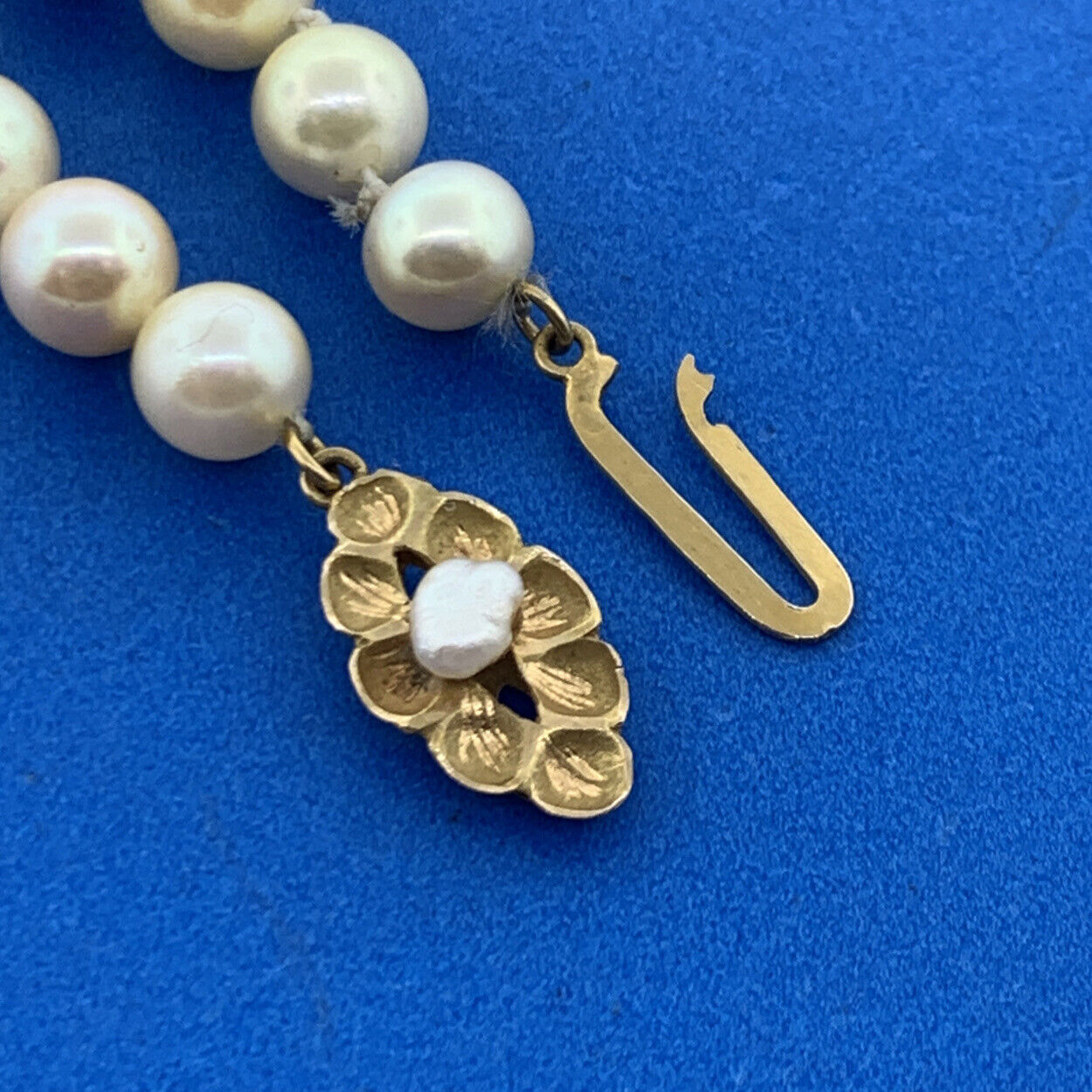 Vintage 14K Yellow Gold Hand Knotted Ivory Pearl Necklace