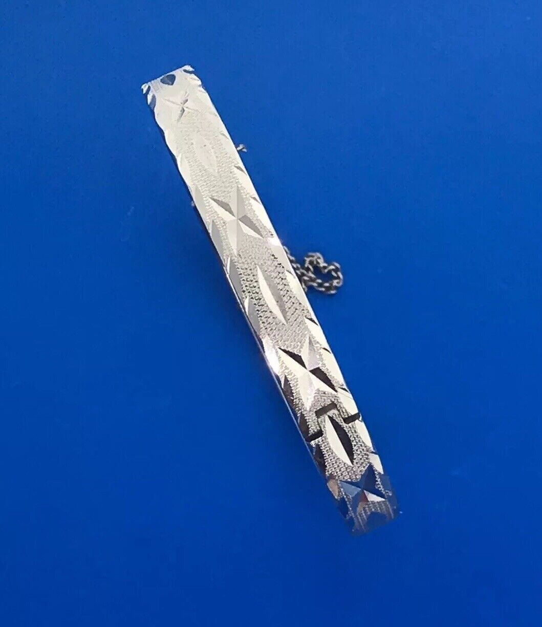 Retro 18K White Rolled Gold Plated X O Diamond Cut Etched Hinged Cuff Bracelet