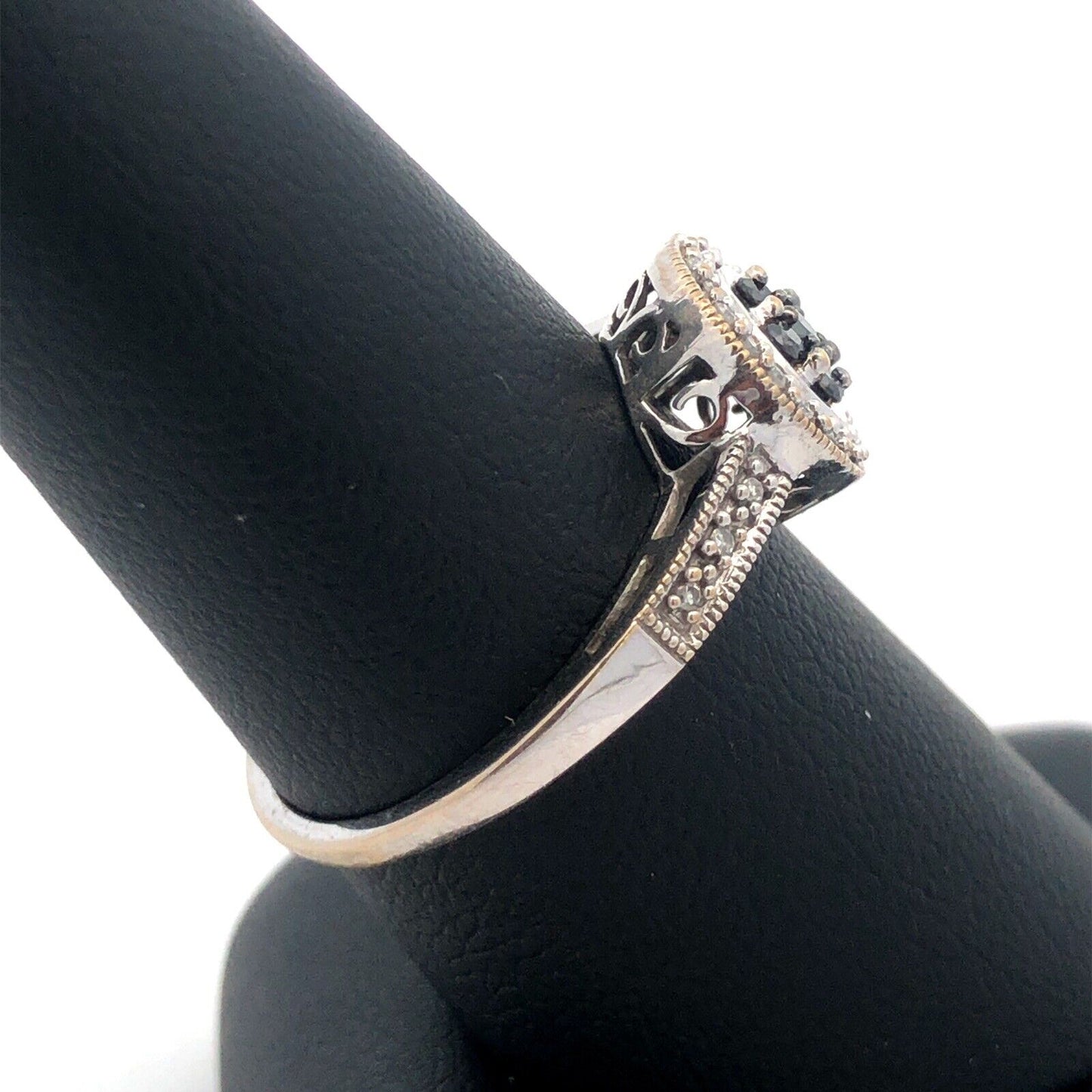 Gorgeous 10k White Gold Black Diamond Cluster White Diamond Accent Ring Size 8