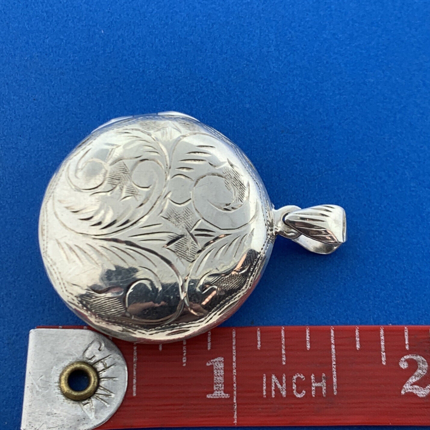 Vintage 925 Sterling Silver Floral Vine Scroll Round Locket Pendant