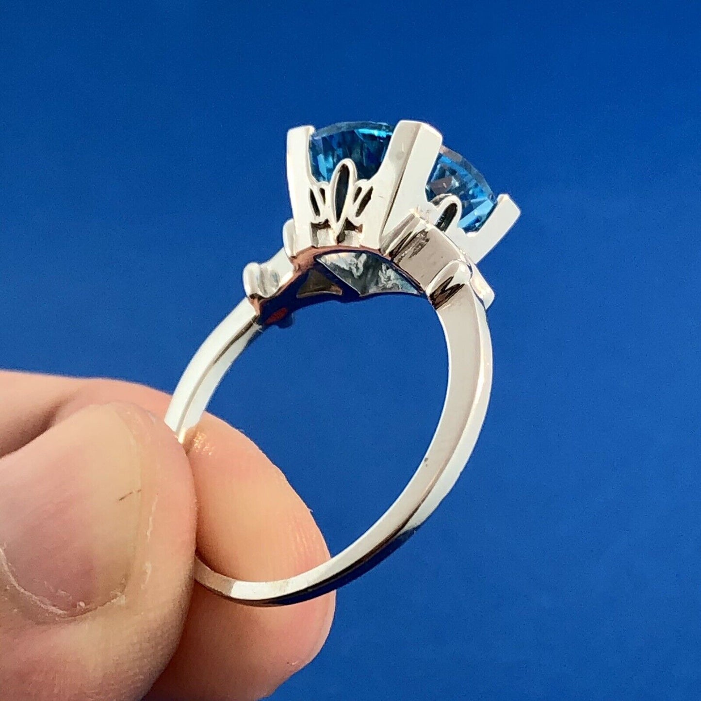 Stunning 14k White Gold 585 Cushion Cut Solitaire Swiss Blue Topaz Ring Size 8.5