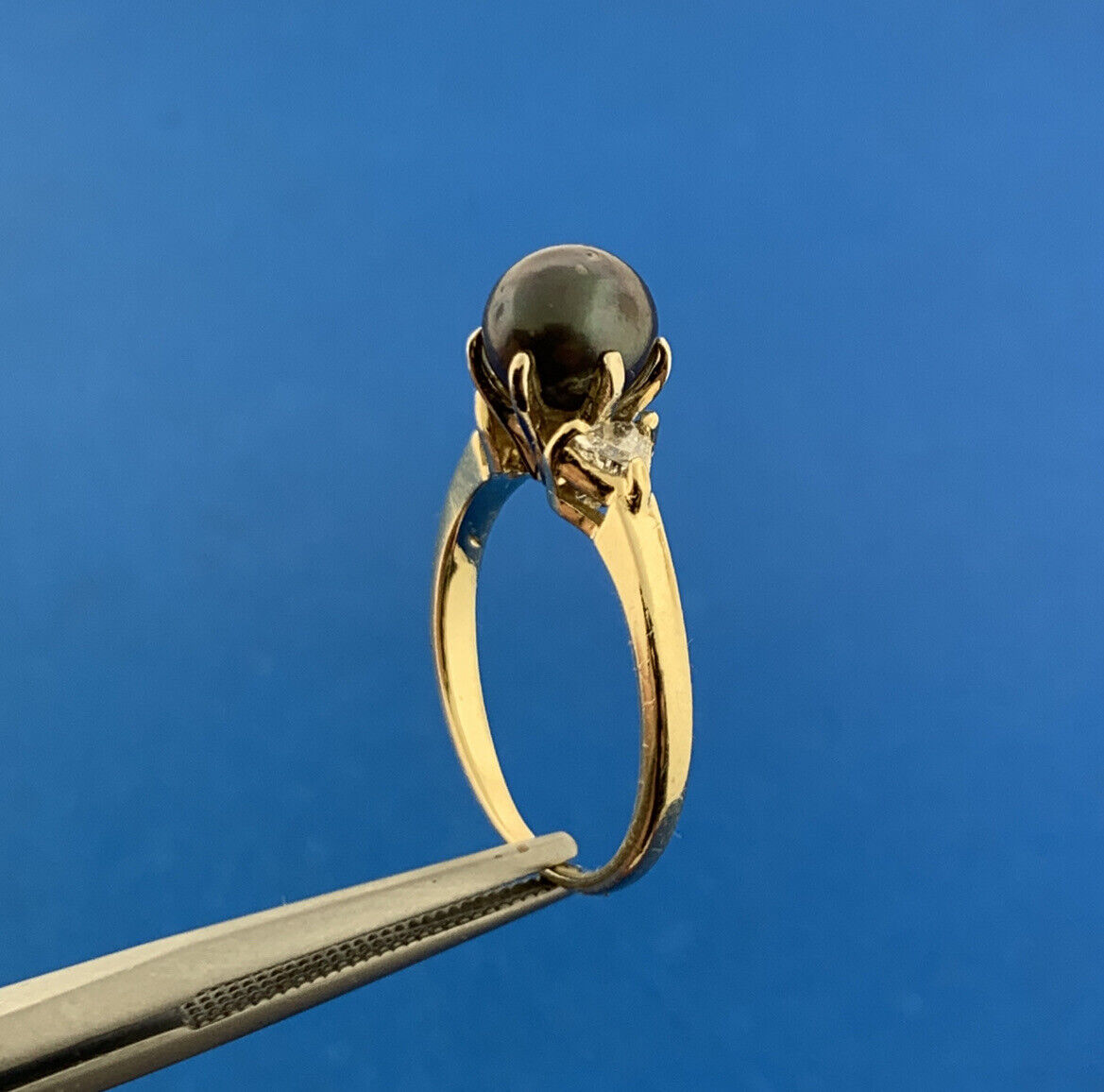 Gorgeous 14k Yellow Gold Black Pearl Trillion Diamond Accent Ring Size 6
