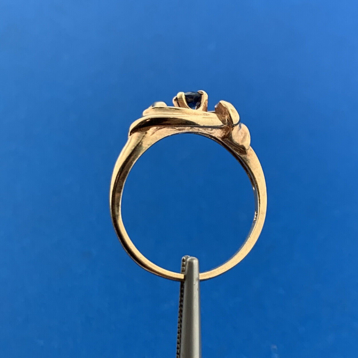 Vintage 10K Yellow Gold Sapphire Solitaire Scroll Knot September Ring