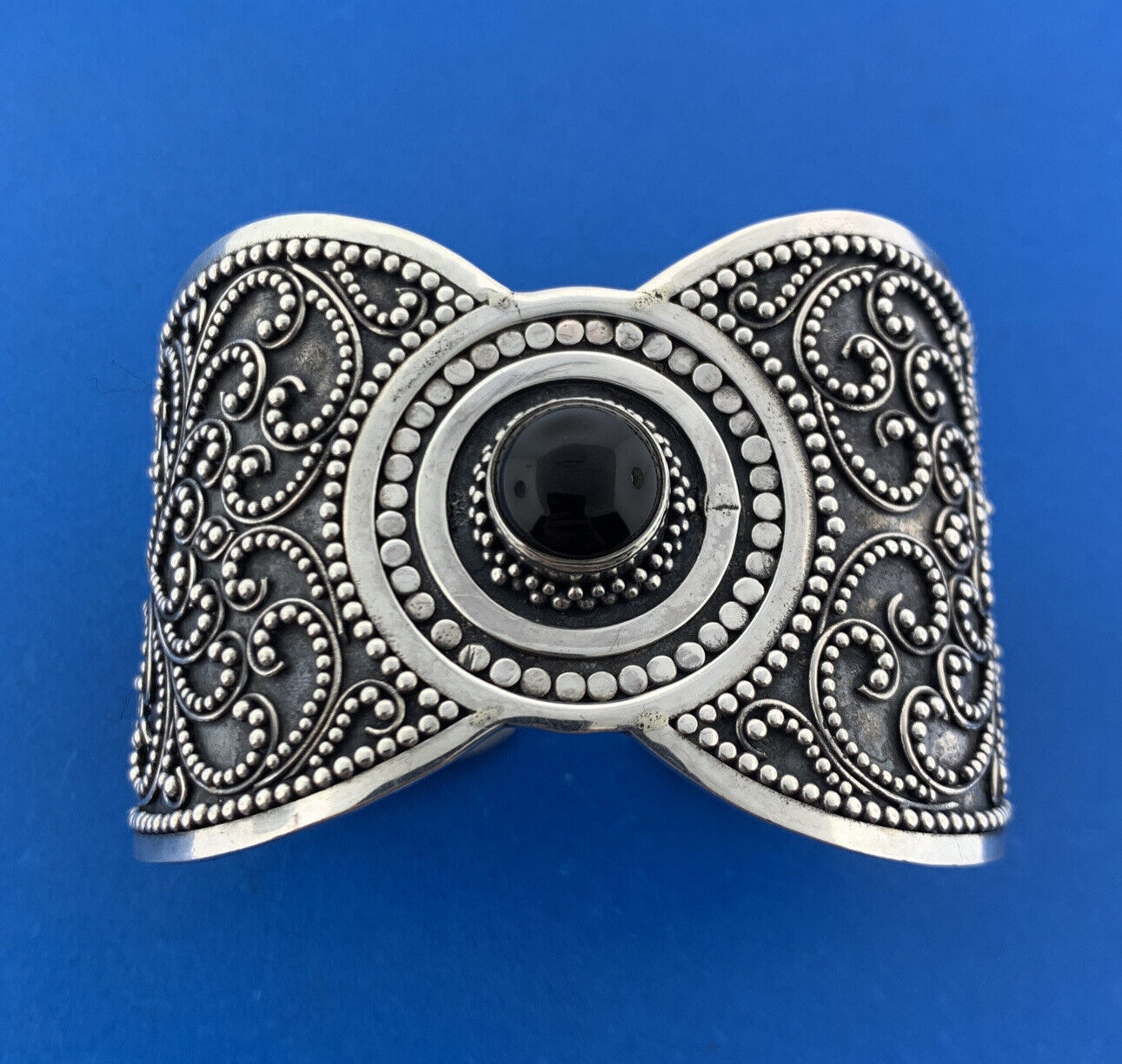 Designer IW Sterling Silver 925 Cabochon Onyx Balinese Style Cuff Open Bracelet