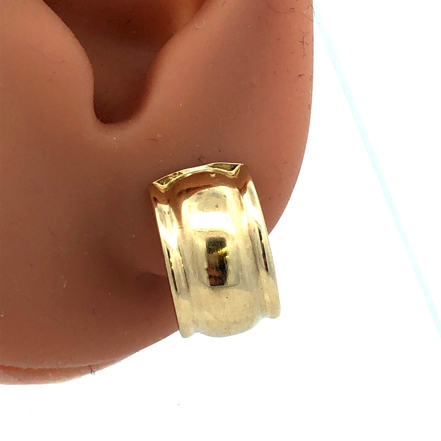 14K Yellow Gold Designer Statement Fluted Textured Round Huggy Hoop Earrings